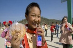 乌鲁木齐报：新疆贫困学生吃上营养餐，有效预防白癜风发生